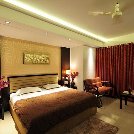 Hotel Surabhi Regency Ānand Zewnętrze zdjęcie