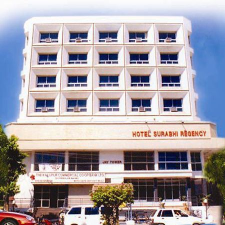 Hotel Surabhi Regency Ānand Zewnętrze zdjęcie