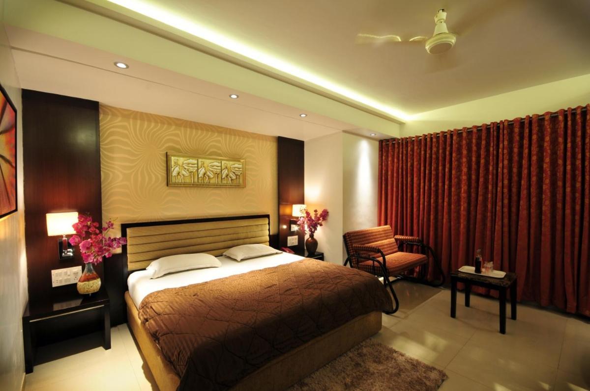 Hotel Surabhi Regency Ānand Zewnętrze zdjęcie