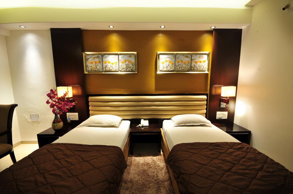Hotel Surabhi Regency Ānand Pokój zdjęcie