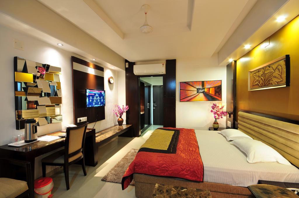 Hotel Surabhi Regency Ānand Zewnętrze zdjęcie