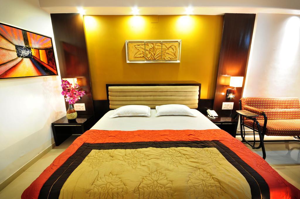 Hotel Surabhi Regency Ānand Zewnętrze zdjęcie