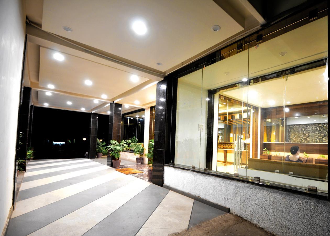 Hotel Surabhi Regency Ānand Zewnętrze zdjęcie
